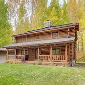 Along Big Wood River: Hailey Family Cabin w/ Yard