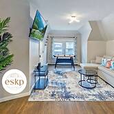 Modern 2BR Near NYC With Free Parking Workspace