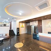 VAVANT TOURIST HOTEL