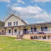 Mtn Views! Peaceful Rural Retreat in Mapleton