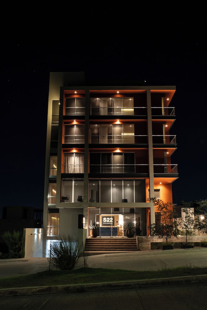 S22 Hotel & Suites