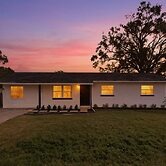 Elegant Auburndale Rooms Near the Speedway & Lake Myrtle