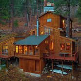 Cozy Donner Lake Cabin w/ Kayaks, Forest Views, Fireplace & Quick Ski 