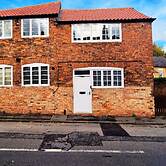 Spacious & Luxury 2BR Flat in Calverton
