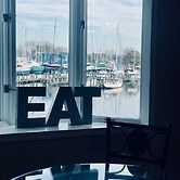 Waterfront Views With King Bed in Solomons Island