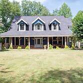Creekside Haven With Dock Scenic Views