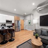 Steps From the Lake Edgewater Modern 2BD 2BA