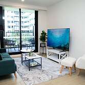 Clayton Luxe Retreat- Elegant 2 BDR With Balcony