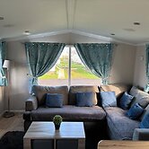 Cozy 3 Bedroom Mobile Home in Longniddry, Perfect for Families