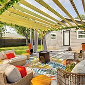 2 Mi to Dtwn: Stylish Family Home in Waco!