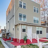 6 Mi to Dtwn New Haven: Duplex w/ Shared Yard