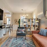 Walk to Eats! Berkeley Haven w/ Pet-friendly Yard