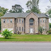 Stay Near DC! Group Getaway w/ Easy Metro Access