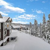 Western Star Chalet Ski In Out w Mtn View