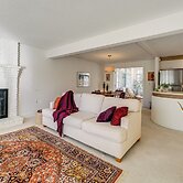 1 Mi to Maine Street! Mcm-style Home in Brunswick