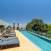 Estúdio premium com varanda e sol da manhã SGR0217