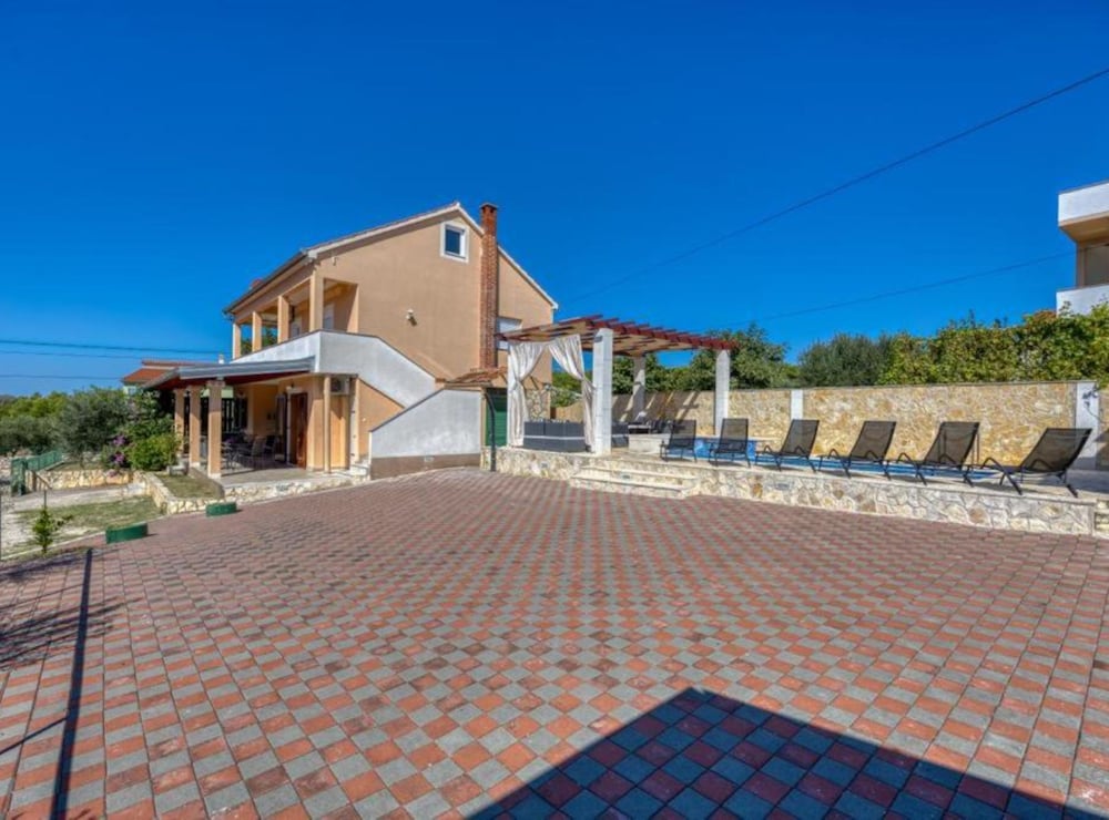 Villa Lara With Pool And Sea View