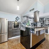 The Farm House - Great Location + Pet Friendly!