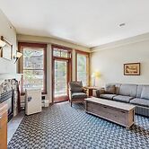 1BR Ski-in/ski-out Condo w/ Views, Pool, Hot Tub