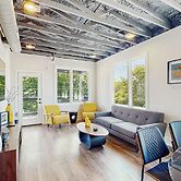 2BR Apartment w/ Balcony, Wifi & Full Kitchen