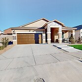 4BR w/ Private Yard, Outdoor Games, Grill, & W & D