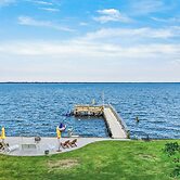 2BR Lakefront Getaway w/ Dock & Boat Launch