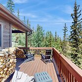 3 BR Cabin w/ Hot Tub, Large Deck & Wifi