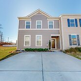 3BR Dog-friendly Townouse w/ Grill, Fireplace, AC