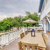 4BR Waterfront Home w/ Pier, Dog-friendly