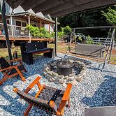 4 BR Riverfront Home w/ Stunning Views, Fireplace