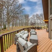Waterfront Gem w/ Private Dock on Sullivan Lake!