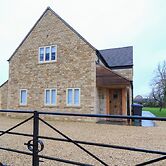 Peewit Coach House