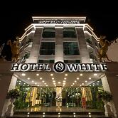 S White Hotel