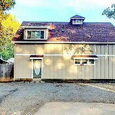 Family-friendly 1BR w/ Laundry: Dogs Welcome
