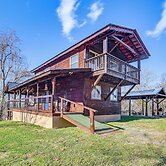 Peaceful Mountain Cabin w/ Views in Williamsburg