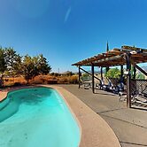 4BR Sierras-view Home w/ Pool & A/C - Dogs OK