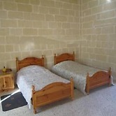 Cauchi corner house with roof top pool