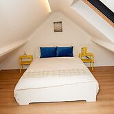 Modern 1BR 1LR Apartment Walk To Rabot