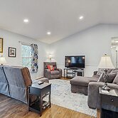 Charming 3BR Home w/ Lake Access & Pool Table