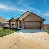3BR Cozy Home w/ Enclosed Backyard & W/D
