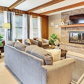 Inviting Family Home, 2 Mi to Eastwood Mall!