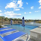 5 BR Home on Lake w/ Pool, Spa, Golf, Boating