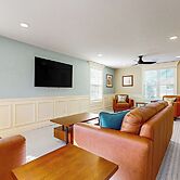 3BR Apartment Near Holyoke Medical Center & Office