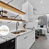 Rustic Lakefront Studio w Deck Workspace