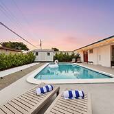 Modern King Suite Cozy Sofa Bed Near Everything