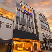 Fabhotel Royal Residency Sector 11