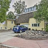 Vibrant 3BR Near Downtown w/ Fireplaces