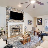 5 Mi to Cedar Hill SP & Joe Pool Lake: Family Home