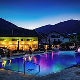 SCHLOSSHOF SÜDTIROL – Hotel & Camping Resort