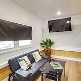Colorful & Convenient Darby Apt, 7 Mi to Stadiums!